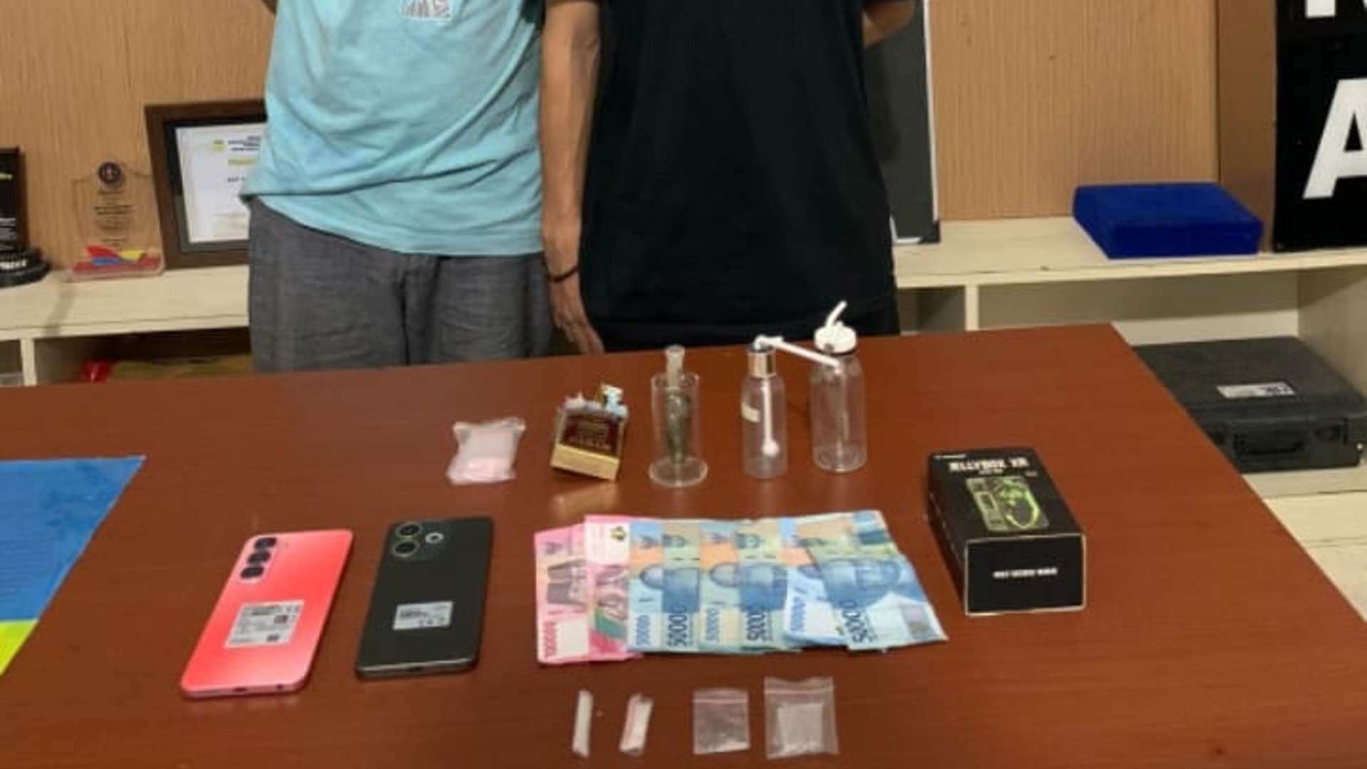 Diduga pelaku penyalahgunaan narkoba diamankan di Polres Mimika. Foto: Istimewa