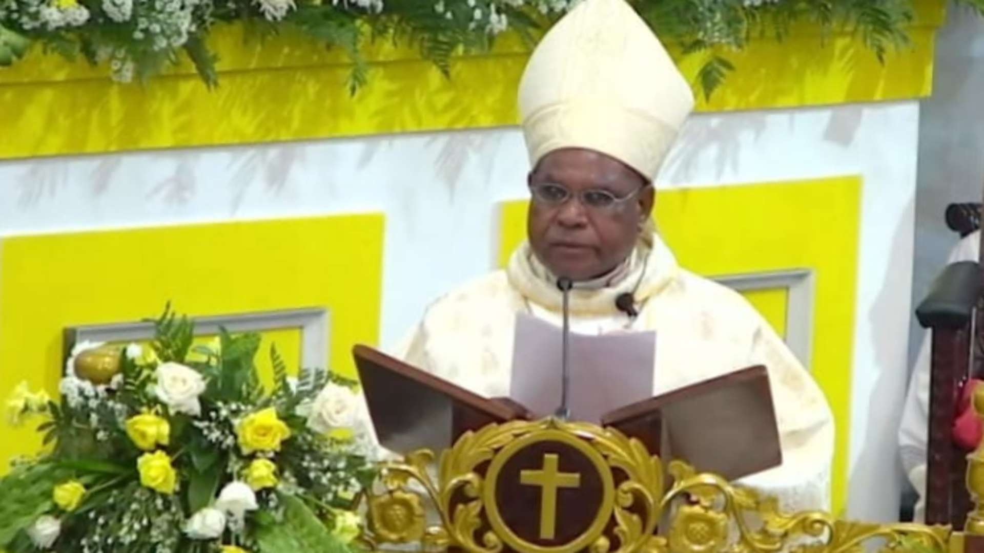 Uskup Keuskupan Timika, Mgr. Bernardus Bofitwos Baru, OSA, saat berkhotbah, foto: Sceenshot Youtube
