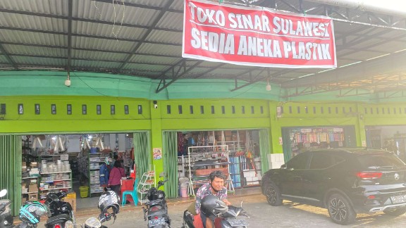 Toko Sinar Sulawesi Plastik, foto: Martha/Papua60detik