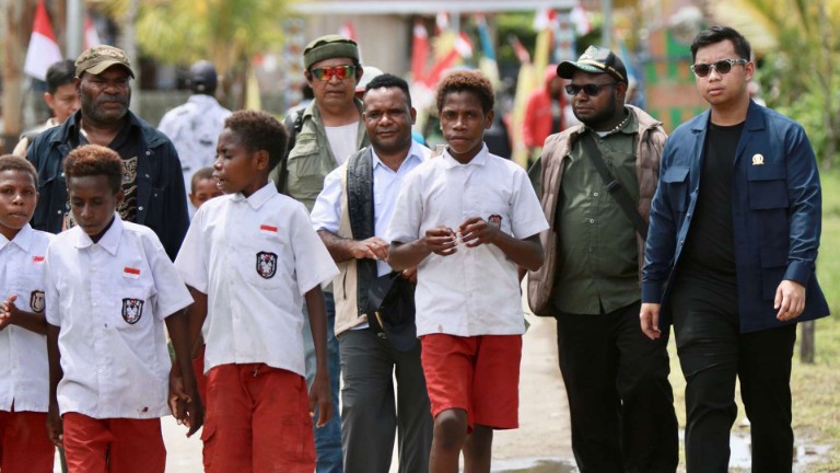 Komisi IV DPRK Mimika saat kunker ke Kampung Atuka, Kamis (9/4/2926). Foto: Joe Situmorang/Papua60Detik