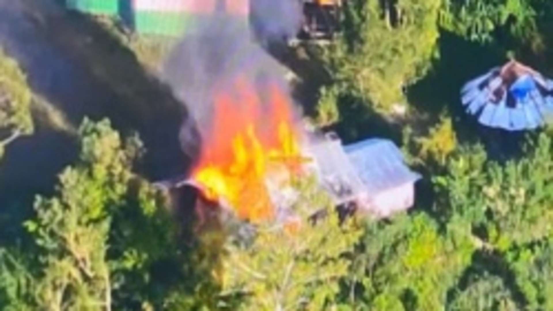 sejumlah-rumah-warga-dibakar-di-puncak-tni-amankan-lokasi