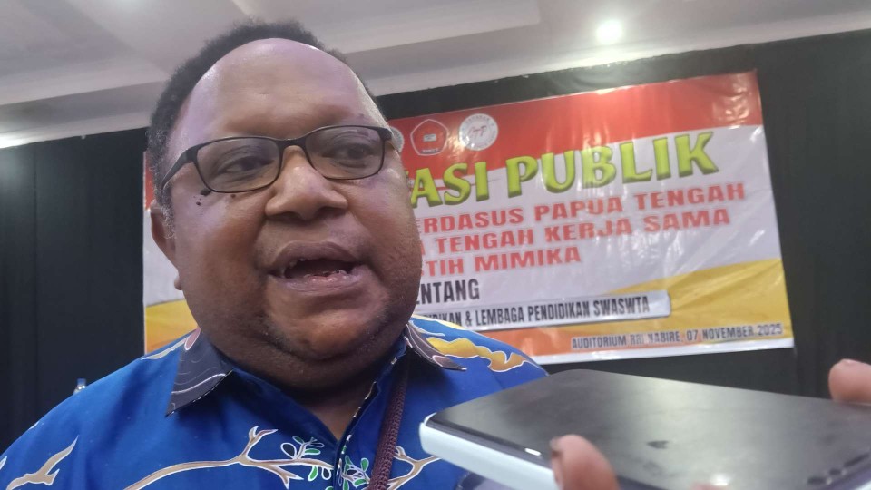 Wakil Ketua IV DPR Papua Tengah, John NR Gobai. Foto : Elia Douw/Papua60detik