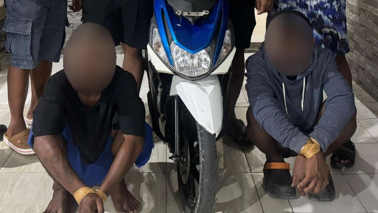Dua pelaku curanmor ditangkap Reskrim Polsek Mimika Baru. Foto: Humas Polsek Mimika Baru.