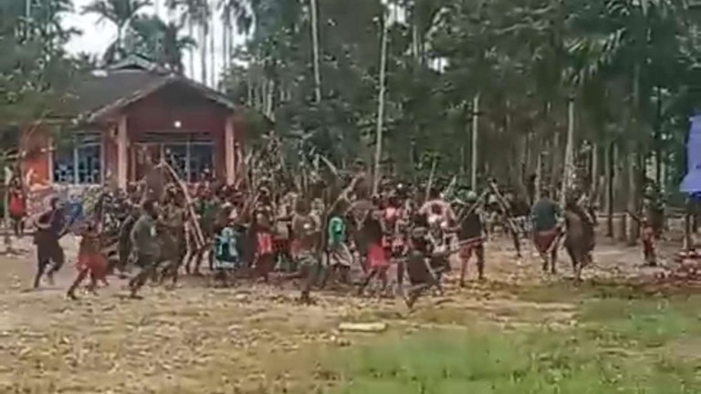 Kwamki Narama Memanas, Satu Tewas dan Belasan Terluka