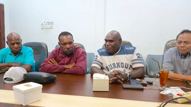 konferensi pers Lemasa & Lemasko di Timika pada Senin (20/4/2026). Foto: Martha/ Papua60detik