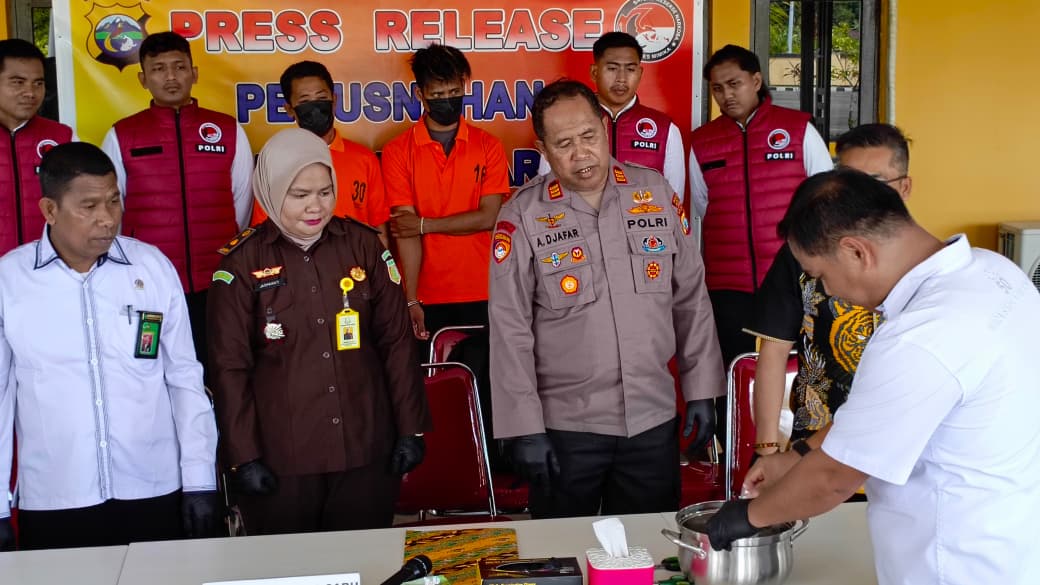 polres-mimika-musnahkan-ratusan-gram-sabu-nilainya-capai-rp312-juta