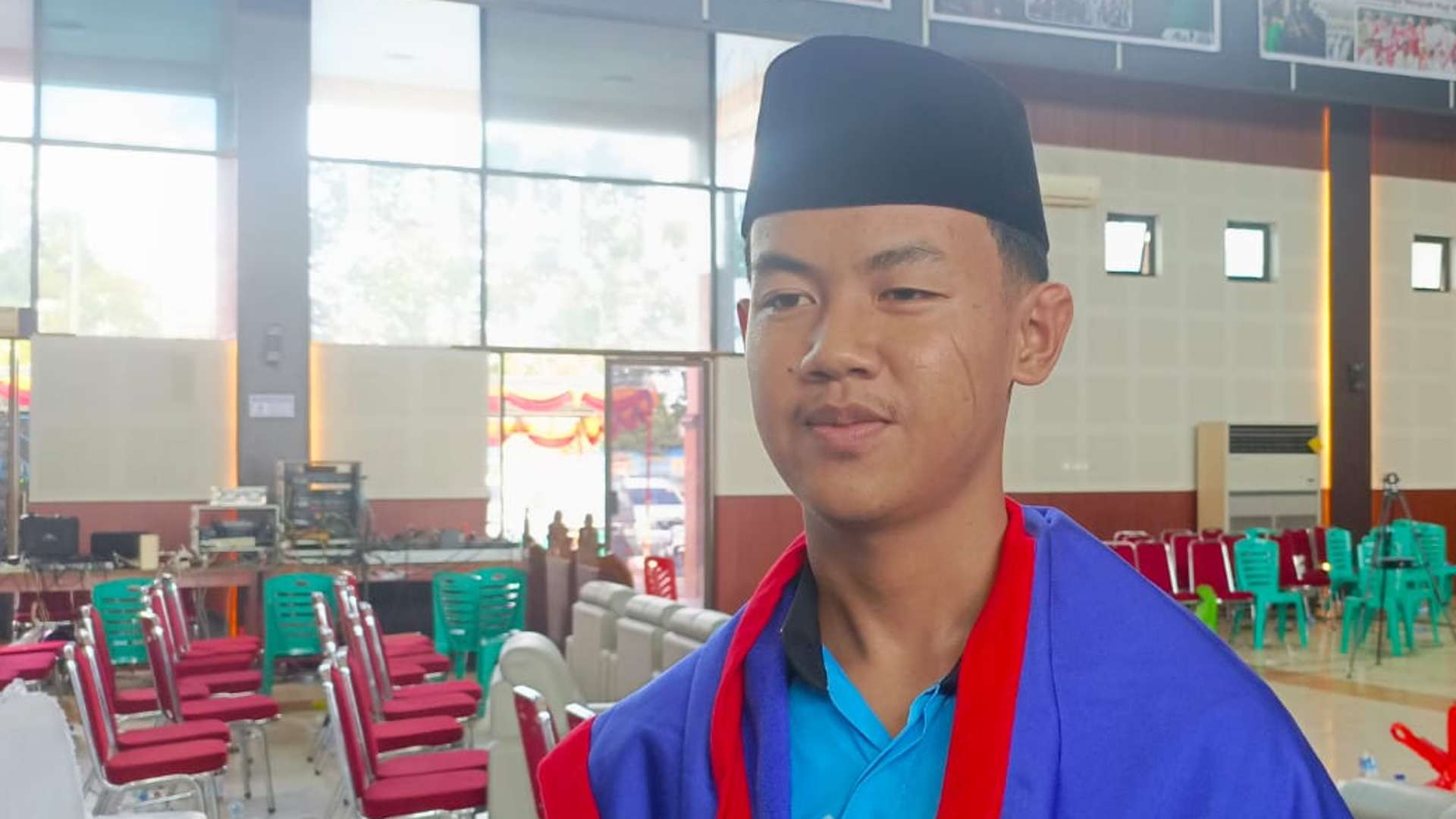 Riswandy (18) yang menjadi Calon Jemaah Haji (CJH) termuda dari Kabupaten Mimika, Papua Tengah yang akan menjalani ibadah haji di tanah suci Mekkah tahun 2026. Foto: Rachmat J/Papua60Detik