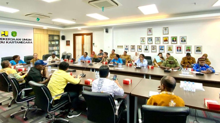 Komisi IV DPRK Mimika Pelajari Strategi Infrastruktur dan Regulasi CSR di Kutai Kartanegara