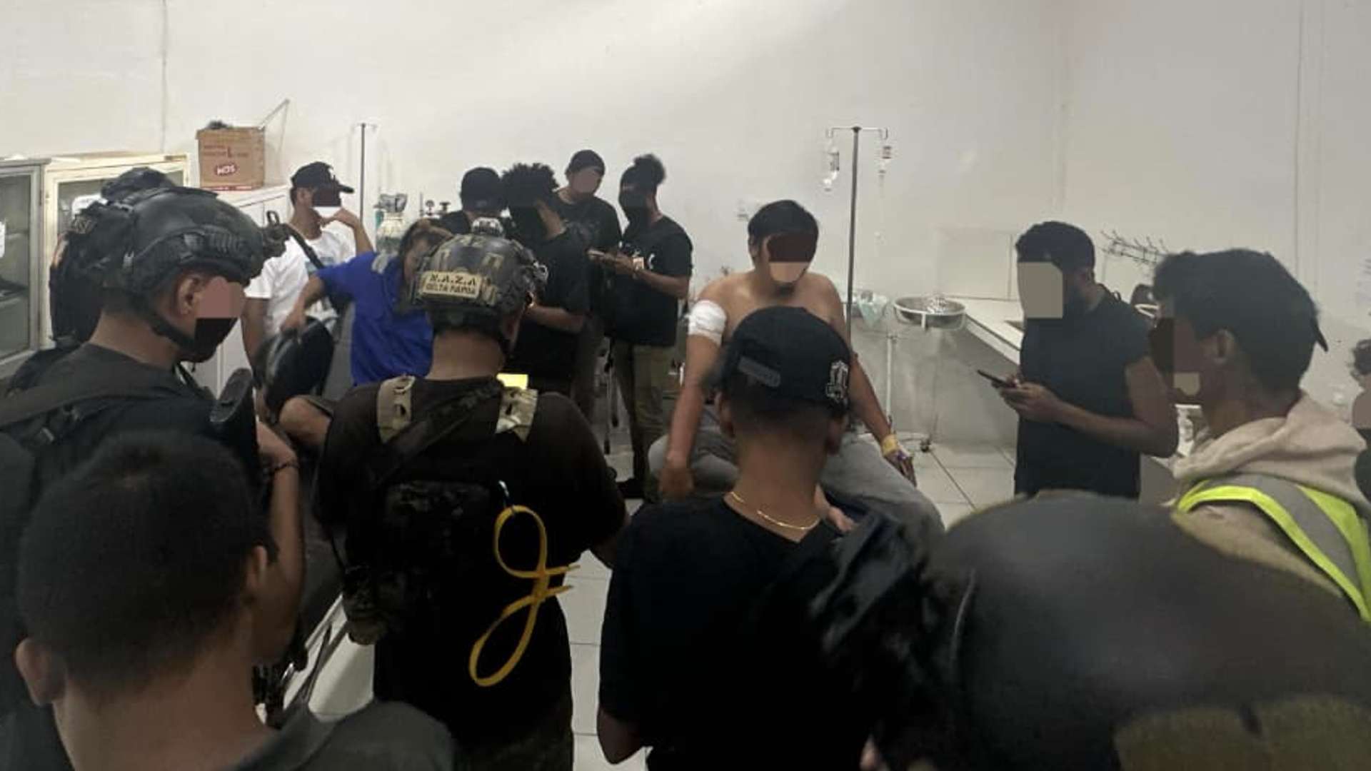 Korban penembakan di Jalan Jenderal Sudirman, Distrik Dekai, Kabupaten Yahukimo, Papua Pegunungan, Selasa (28/4/2026). Foto: Satgas Humas ODC-2026