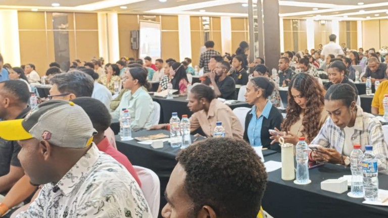 Ratusan peserta dari berbagai latar belakang mengikuti program Artificial Intelligence (AI) Ignition Road to Timika, foto: Martha/ Papua60detik