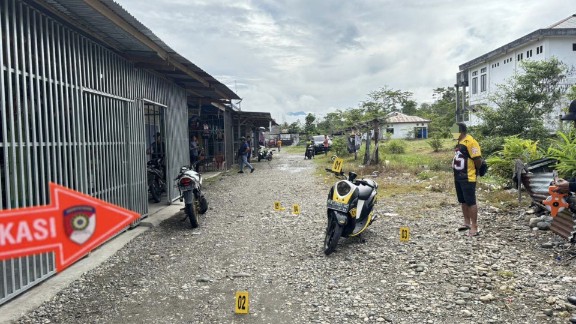Olah TKP kasus pencurian dengan pemberatan (curat) yang terjadi di Jalan Kartini Jalur 2, samping Masjid Ar-Rahman, Kelurahan Inauga. Foto: Istimewa