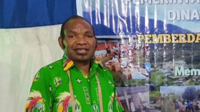 Titus Pekei, Dosen tetap STK Touye Paapaa Kabupaten Deiyai. Foto :  Titus for Papua60detik
