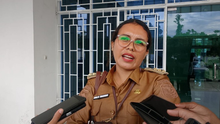 Kepala Distrik Mimika Baru, Merlyn Temorubun, foto: Martha/ Papua60detik