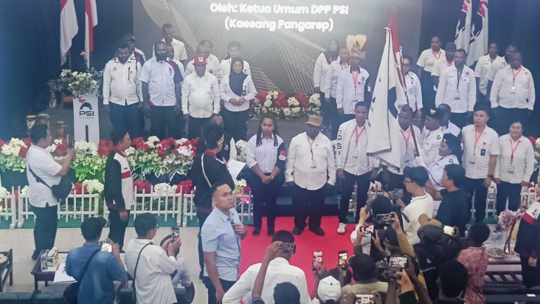 Ketua Umum DPP PSI Kaesang Pangarep melantik Isaias Douw sebagai ketua DPW Papua Tengah serta DPD, dan DPC. Foto : Elia Douw/ Papua60detik