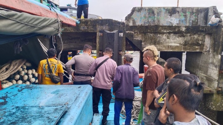 Nelayan Asal Sukabumi Ditemukan Tewas Mengapung di Bawah Dermaga Pelabuhan Perikanan Pomako