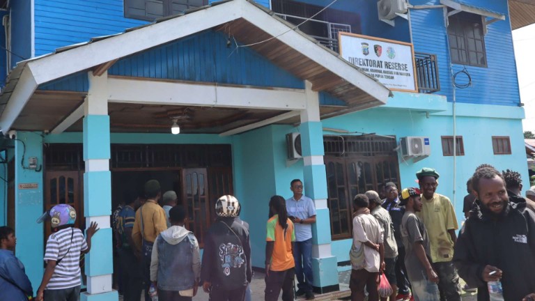 Keluarga Didampingi LBH Papua Datangi Polda Papua Tengah, Cek Status Hukum Oktopianus Douw
