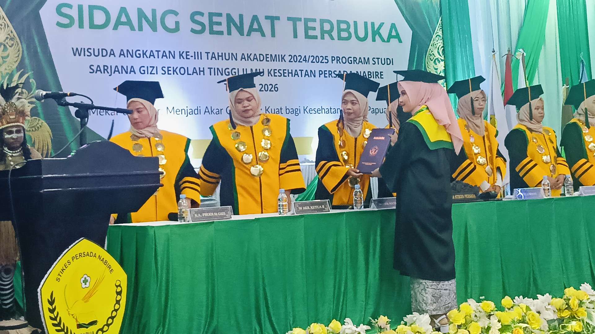 Suasana pengukuhan Para wisudawan dan wisudawati STIKES Persada Nabire. Elias/ Papua60detik