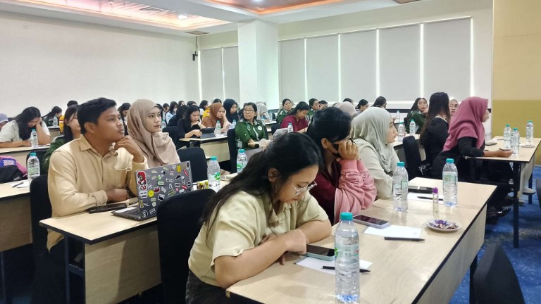 Apoteker se-Papua Tengah Bahas Penguatan Layanan Kefarmasian dalam Mukerda I