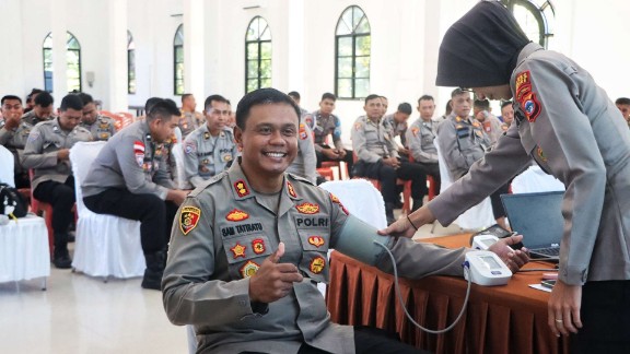 Sambut HUT Bhayangkara, Polres Nabire  Cek Kesehatan Personelnya