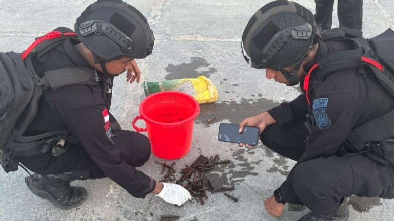 Tim Jibom Gegana Brimob Polda Papua menemukan 30 butir amunisi saat melakukan sterilisasi di TKP meledaknya bom peninggalan PD II di Biak, Selasa (2/6/2026). ANTARA/HO-Humas Polda Papua