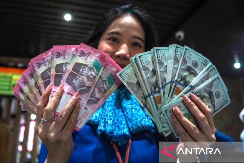 Rupiah Kian Melemah, Kamis Sore Tembus Rp18.049 Per Dolar AS