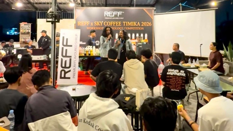 Para peserta saat mengikuti REFF x Sky Coffee Workshop & Mixology Competition 2026. Foto: Joe Situmorang/Papua60Detik