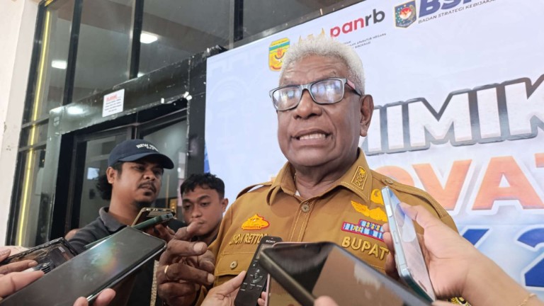 bupati-mimika-minta-dinkes-pastikan-nakes-tetap-kerja-saat-shift-di-kota