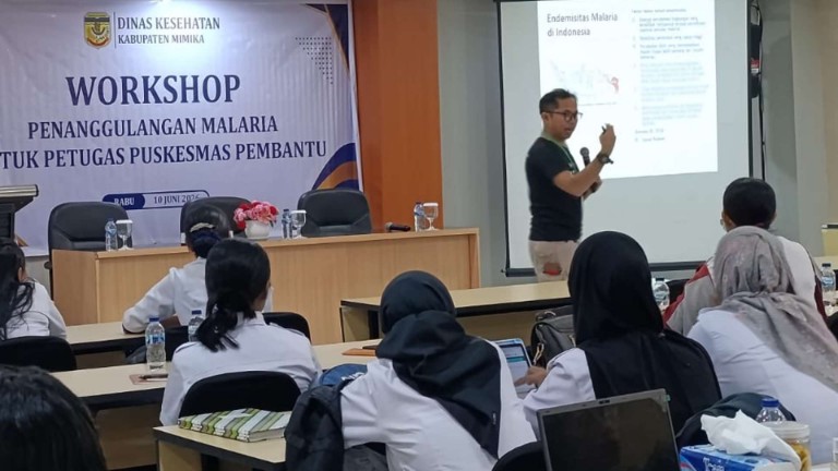Petugas Pustu sedang mengikuti workshop penanggulangan malaria, foto: Martha