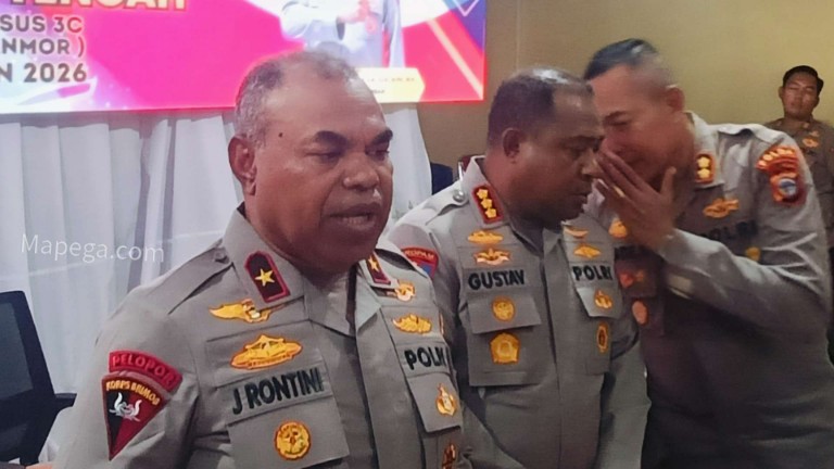 Kapolda Papua Tengah Brigjen Pol Jermias Rontini dan jajarannya. Foto : Elia Douw/ Papua60detik