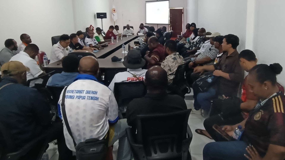 Suasana Rapat Kordinasi KONI Provinsi Papua Tengah bersama pengurus-pengurus Cabor di ruang rapat kantor KONI. Foto: Elia Douw Papua60detik