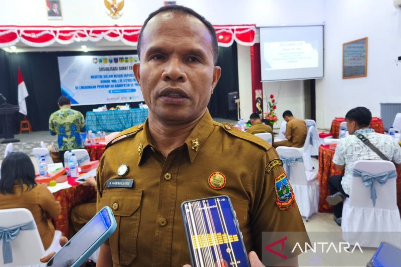Kepala BPPKAD Provinsi Papua Tengah Alexander Manansang. ANTARA/Ali Nur Ichsan