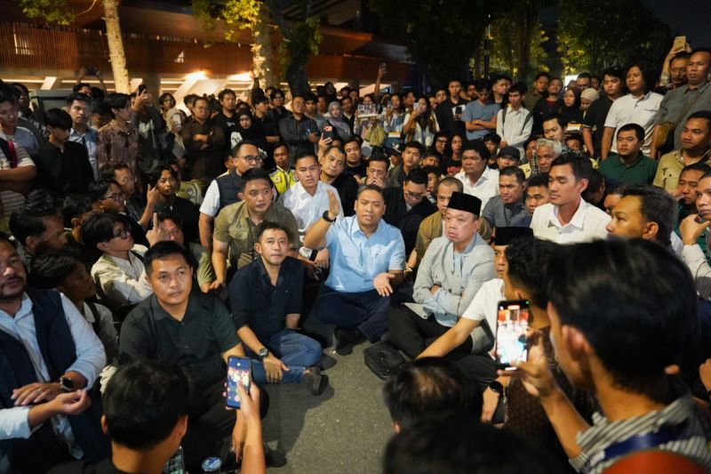 Wamentan Sudaryono, Menteri ATR/BPN Nusron Wahid berada di kawasan Universitas Gadjah Mada (UGM) Yogyakarta, Senin (15/6/2026). ANTARA/HO-Kementan