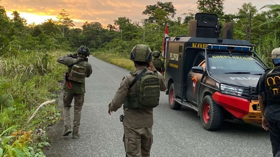 Satgas Operasi Damai Cartenz-2026 bersama Polres Yahukimo melakukan pengejaran terhadap AP. Foto: Satgas Humas Damai Cartenz