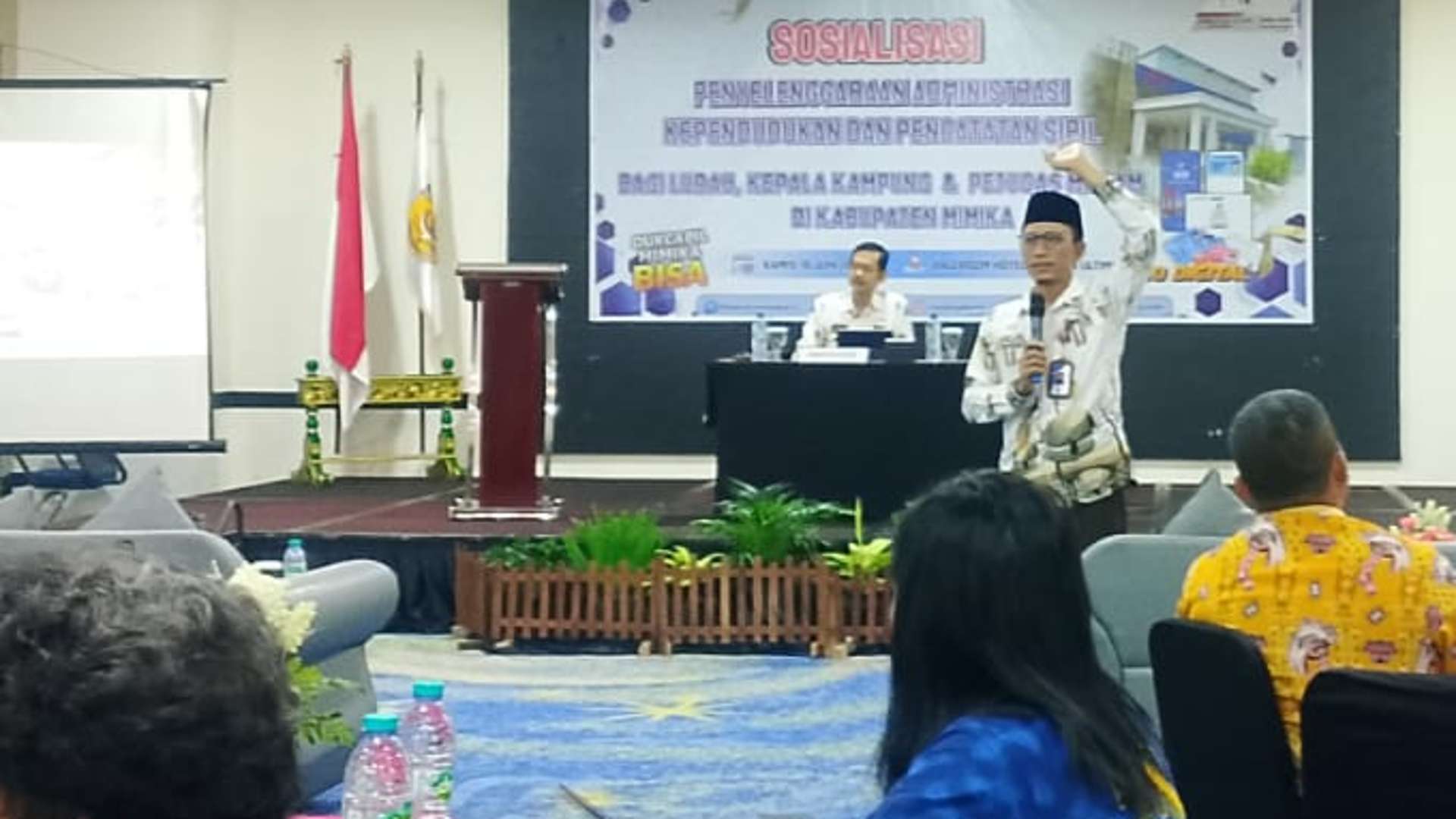 Disdukcapil sosialisasi administrasi kependudukan dan pencatatan sipil bagi kepala lurah, kepala kampung, dan petugas makam, foto: Martha/Papua60detik