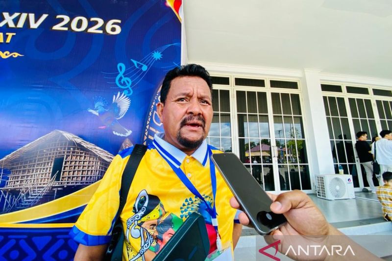 Kepala Dinas Pariwisata Kabupaten Biak Numfor Turbey Onesimus Dangeubun saat ditemui awak media pada kegiatan Pesparawi Nasional XIV Tahun 2026 yang diselenggarakan di Manokwari, Papua Barat, Rabu (24/6/2026). ANTARA/Fransiskus Salu Weking