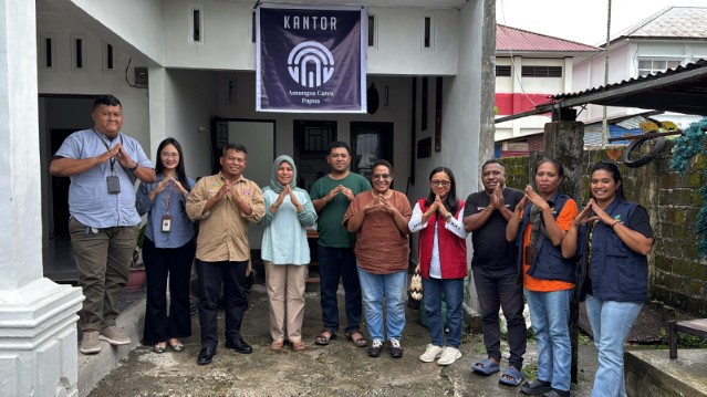 Tim asesor dari Balai Besar Pendidikan dan Pelatihan Kesejahteraan Sosial (BBPPKS) Jayapura bersama Dinas Sosial Kabupaten Mimika saat melakukan akreditasi LKS di Yayasan Amungsa Cares Papua, foto: istimewa