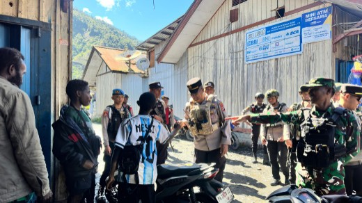 Aparat gabungan TNI dan Polri menggelar patroli skala besar disertai razia senjata tajam di wilayah hukum Polres Puncak Jaya, Senin (29/6/2026). Foto: Humas Polres Puncak Jaya For Papua60detik