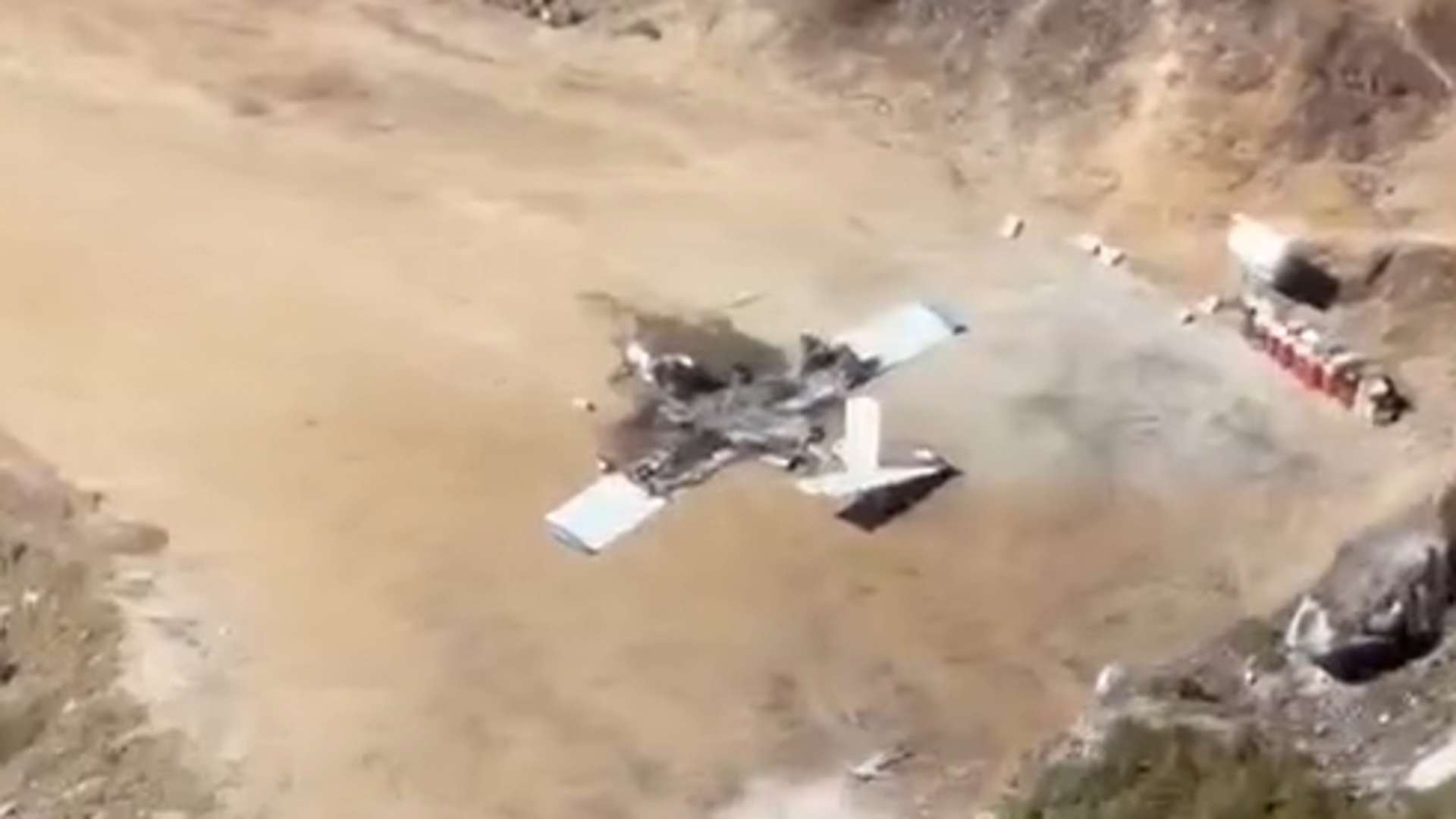 TKP yang diduga sebagai lokasi pembakaran pesawat AMA. Foto screenshot video