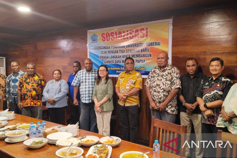 Yayasan Tiga Generasi Baru bersama tim penyusun memaparkan visi dan misi serta kesiapan pendirian kampus di hadapan Pemerintah Provinsi Papua Barat Daya di Kota Sorong, Jumat (3/7/2026) ANTARA/Yuvensius Lasa Banafanu