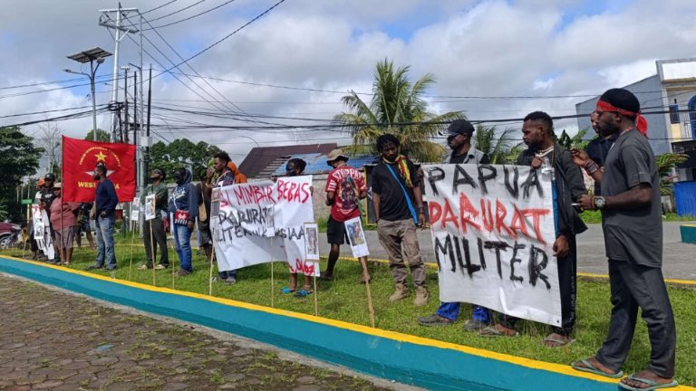 Aksi mimbar FIM-WP KPK TIMIKA di Bundaran Petrosea Timika, foto: Martha/Papua60detik