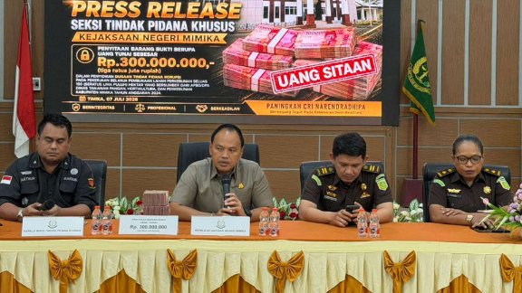 Kejari Mimika Sita Rp300 Juta dalam Kasus Dugaan Korupsi Pembukaan Lahan Perkebunan