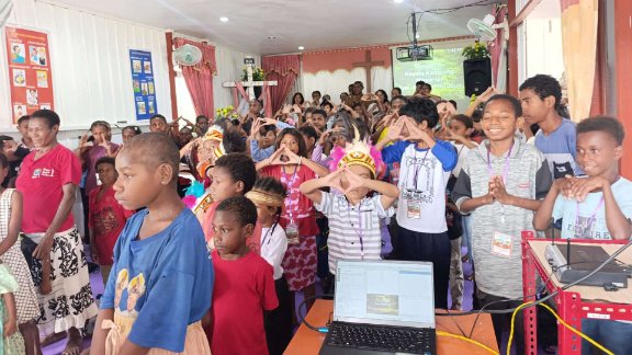 Manfaatkan Libur Sekolah, GMII Efata VBS Bersama Anak-anak Kampung Nawaripi