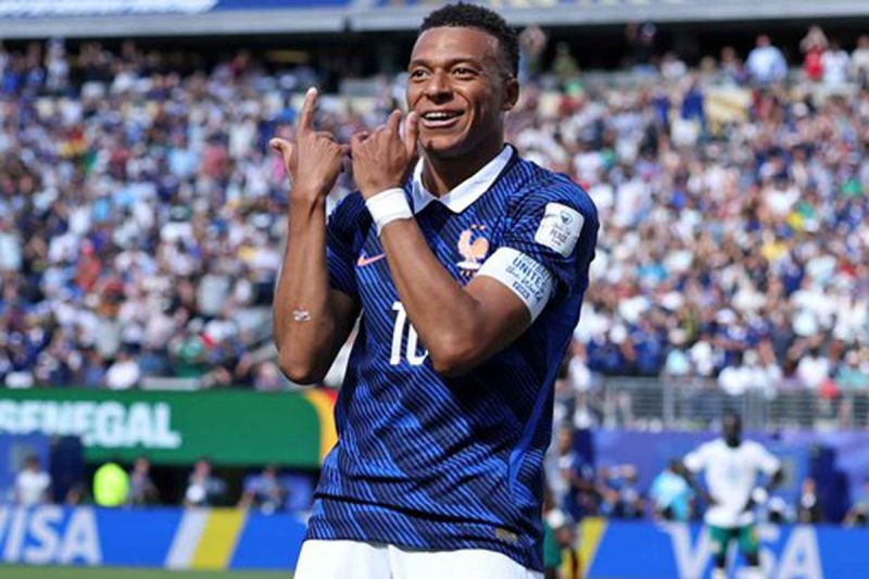 Pemain Prancis Kylian Mbappe berselebrasi setelah mencetak gol ke gawang Senegal dalam laga penyisihan Grup I Piala Dunia 2026 di Stadion MetLife, New Jersey, Selasa waktu setempat. Prancis menang 3-1 atas Senegal. Foto: X/FifaWorldCup
