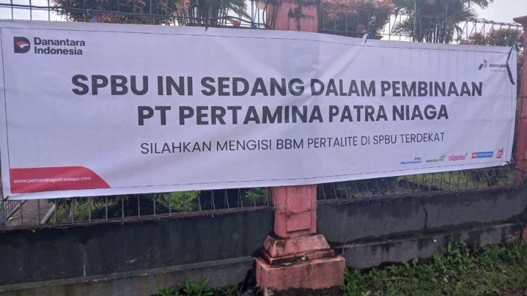 Spanduk pemberitahuan pembinaan di SPBU SP 2, foto: istimewa