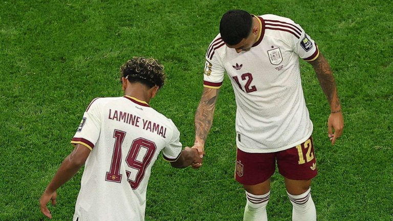 Pemain Spanyol merayakan kemenangan atas Prancis dengan skor 2-0 di laga semifinal Piala Dunia 2026 di Stadion AT&T, Arlington, Rabu (15/7/2026) pagi, waktu Papua. Foto: X/FifaWorldCup