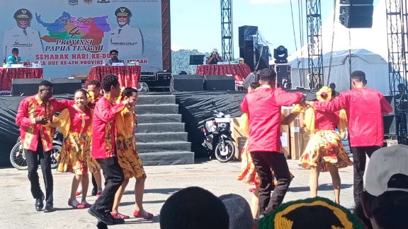 Lomba Yosim Pancar (Yospan) di bandara lama Douw Aturure Nabire, Selasa (21/7/2026) pagi. Foto : Elia Douw/Papua60detik