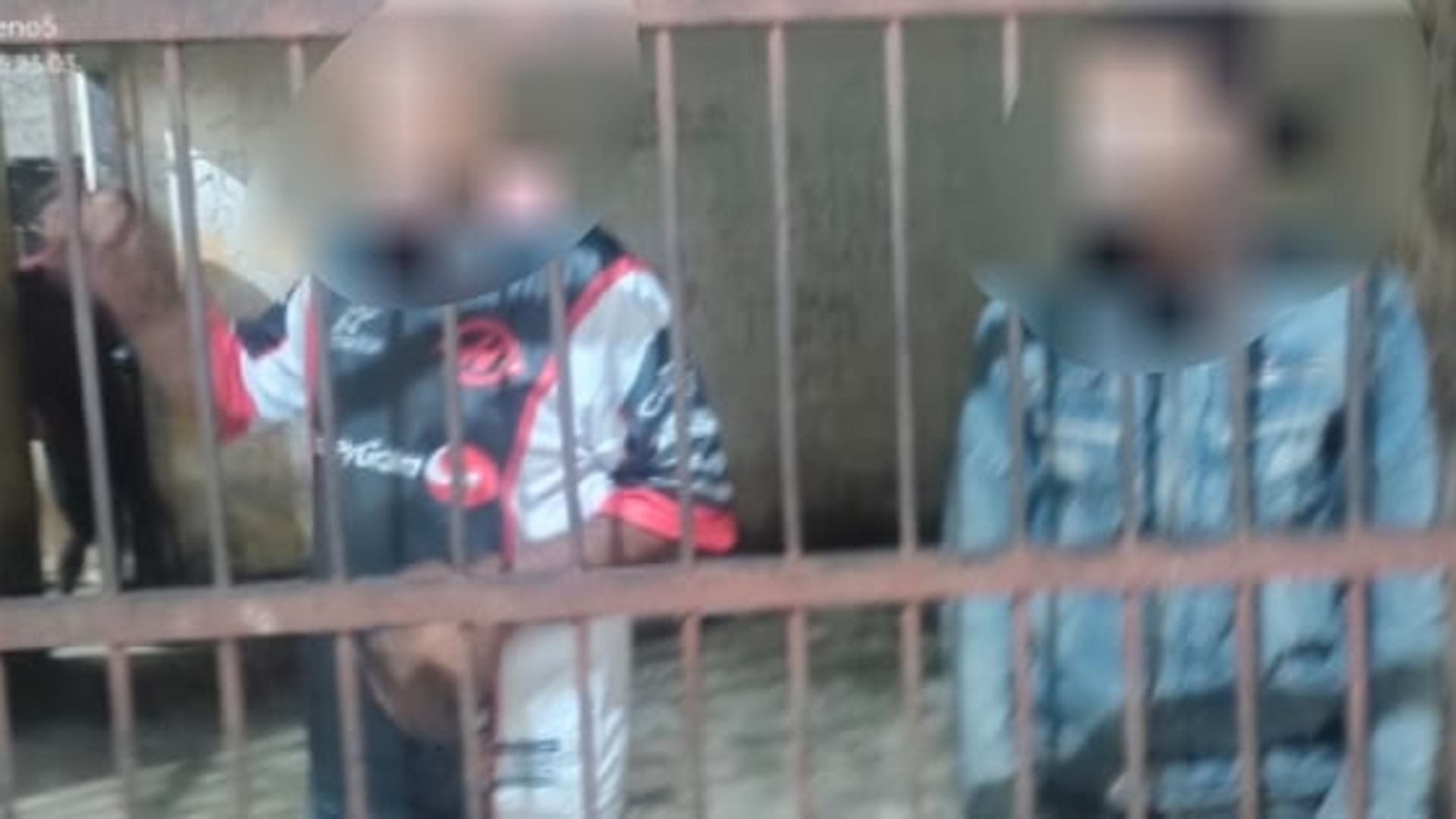 Satlantas Polres Mimika menahan dua sopir truk terkait kecelakaan lalu lintas yang terjadi di Jalan Poros SP9, Kabupaten Mimika. Foto: Humas Polres Mimika