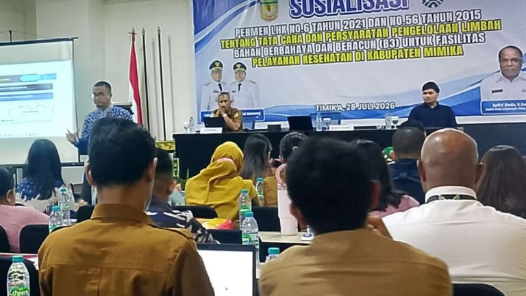 Peserta dari fasilitas kesehatan Mimika mengikuti sosialisasi pengelolaan limbah B3 oleh DLH, foto: Martha/Papua60detik