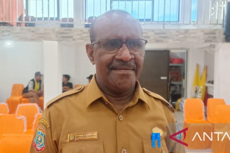 Kepala Badan Pengelolaan Keuangan dan Aset Daerah (BPKAD) Kabupaten Sorong Oktovianus N. Kalasuat (ANTARA/HO-Dokumen Pribadi)