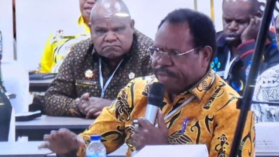 Bupati Nabire, Mesak Magai dalam dialog strategis Wakil Menteri PPN/Wakil Kepala Bappenas bersama gubernur serta bupati/wali kota se-Tanah Papua, foto: Martha/Papua60detik